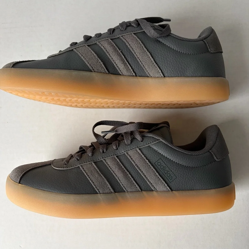 Adidas VL Court‎ 3.0 Men’s 8 Dark Gray Gum Soles New With Box